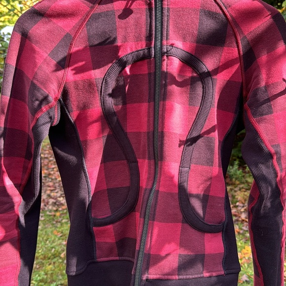 Lululemon Scuba Hoodie II
Mini Camp Check Printed Heathered Cranberry Black 2 - Picture 9 of 16